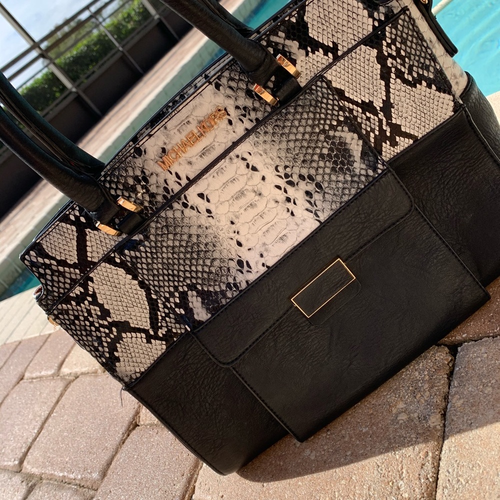 MICHAEL KORS BLACK AND WHITE REPTILE SKIN BAG